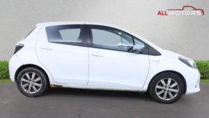 2013 Toyota Yaris 1.5 Vvt-H T4 CVT Euro 5 5dr in White — image 5