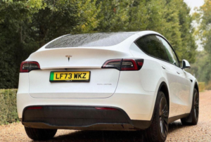 2023 Tesla Model Y (dual Motor) Long Range Auto 4wde 5dr in White — image 3