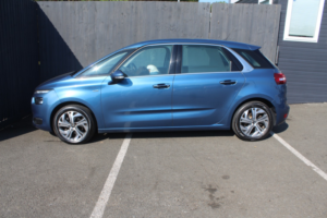 2013 Citroen C4 Picasso 1.6 E-Hdi Airdream Exclusive in Blue — image 3