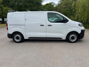 2022 Peugeot Expert Bluehdi Professional Premium L1 in White — image 5