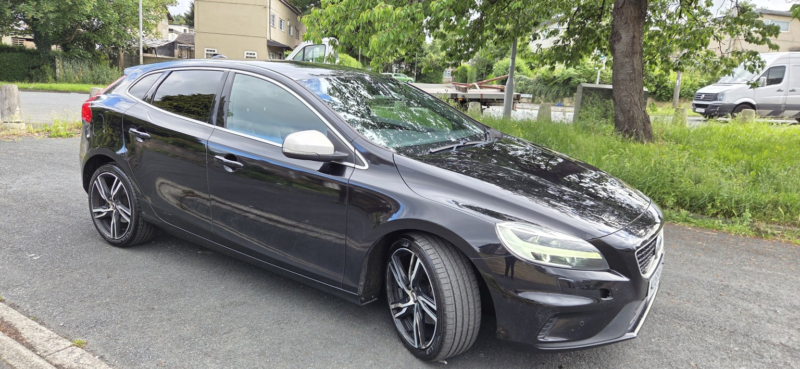 2019 Volvo V40 2.0 R-Design Pro T2 in Black — image 1