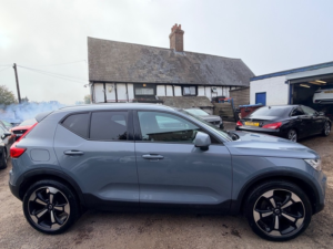 2020 Volvo Xc40 T3 Momentum Pro in Grey — image 2
