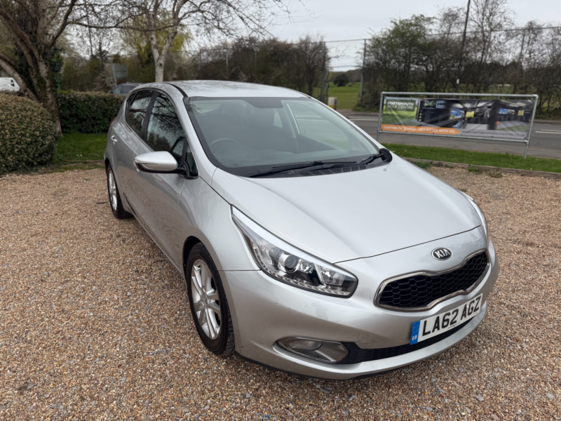 2013 Kia Ceed 1.6 Crdi Ecodynamics 2 Hatchback 5dr Diesel Manual Euro 5 (s/s) (126 Bhp) in Silver — image 1