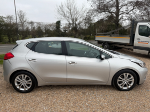 2013 Kia Ceed 1.6 Crdi Ecodynamics 2 Hatchback 5dr Diesel Manual Euro 5 (s/s) (126 Bhp) in Silver — image 2