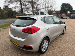 2013 Kia Ceed 1.6 Crdi Ecodynamics 2 Hatchback 5dr Diesel Manual Euro 5 (s/s) (126 Bhp) in Silver — image 3