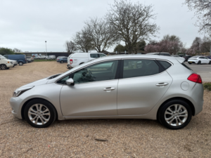 2013 Kia Ceed 1.6 Crdi Ecodynamics 2 Hatchback 5dr Diesel Manual Euro 5 (s/s) (126 Bhp) in Silver — image 6