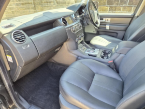 2013 Land Rover Discovery 4 3.0 Sd V6 Xs Auto 4WD Euro 5 5dr in Black — image 2