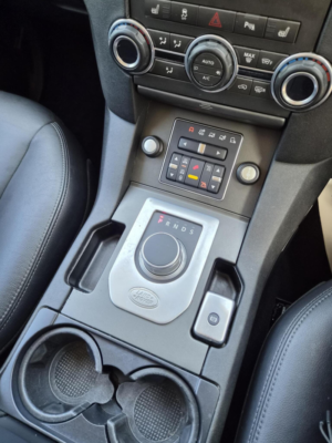 2013 Land Rover Discovery 4 3.0 Sd V6 Xs Auto 4WD Euro 5 5dr in Black — image 4