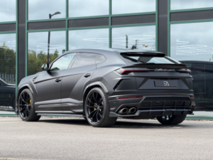 2019 Lamborghini Urus 4.0 V8 Biturbo in Black — image 2