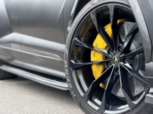 2019 Lamborghini Urus 4.0 V8 Biturbo in Black — image 4