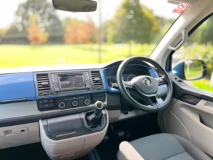 2018 Volkswagen Transporter 2.0 Tdi T32 Bluemotion Tech Highline Kombi Fwd Swb Euro 6 (s/s) 5dr in Blue — image 3