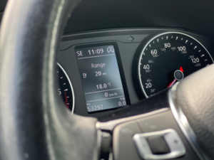2018 Volkswagen Transporter 2.0 Tdi T32 Bluemotion Tech Highline Kombi Fwd Swb Euro 6 (s/s) 5dr in Blue — image 6