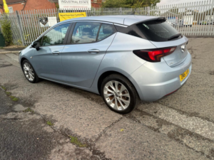 2017 Vauxhall Astra 1.4i Turbo Design Euro 6 5dr in Silver — image 4