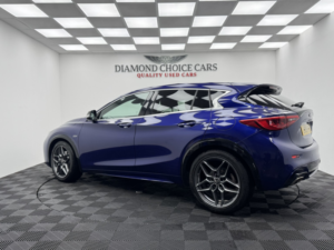 2019 Infiniti Q30 2.2 D Sport in Blue — image 4