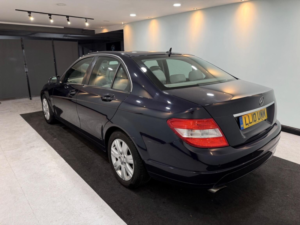 2010 Mercedes-Benz C Class 1.8 C180 Blueefficiency Executive Se Auto Euro 5 4dr in Blue — image 4