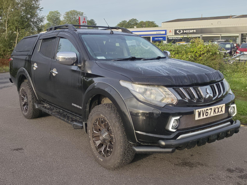 2017 Mitsubishi L200 2.4 Di-D Dc Barbarian Auto 4WD Euro 6 4dr in Black — image 1