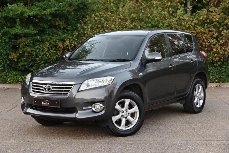 2011 Toyota Rav4 2.2 D-Cat Xt-R Auto 4WD Euro 5 5dr in Grey — image 1