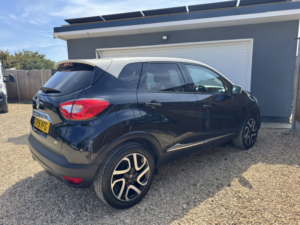 2015 Renault Captur 1.5 Dynamique S Medianav Dci 90 Auto Edc in Black — image 4