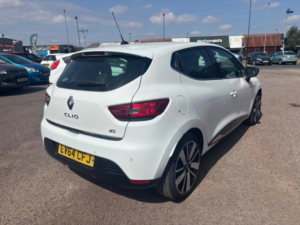 2014 Renault Clio 1.5 Dci Dynamique S Medianav Euro 5 (s/s) 5dr in White — image 2