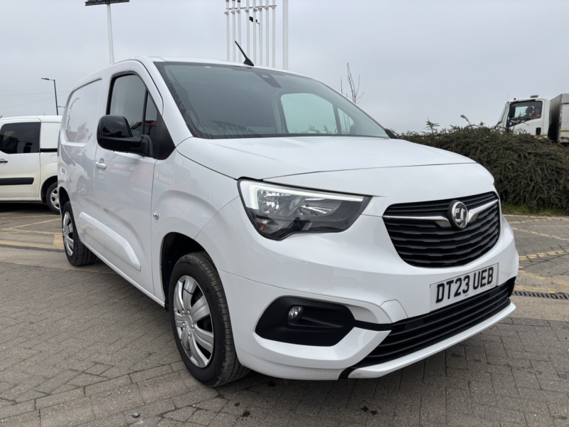2023 Vauxhall Combo 1.5 Turbo D 2300 Pro in White — image 1