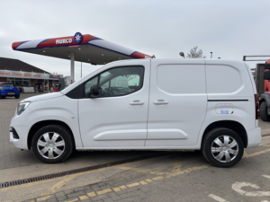 2023 Vauxhall Combo 1.5 Turbo D 2300 Pro in White — image 4