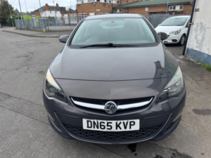 2015 Vauxhall Astra 1.4i Design Euro 6 5dr in Grey — image 3