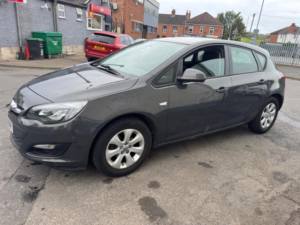 2015 Vauxhall Astra 1.4i Design Euro 6 5dr in Grey — image 5