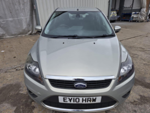 2010 Ford Focus 1.6 Tdci Dpf Titanium 5dr in Silver — image 2