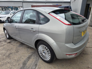 2010 Ford Focus 1.6 Tdci Dpf Titanium 5dr in Silver — image 4