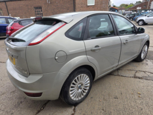 2010 Ford Focus 1.6 Tdci Dpf Titanium 5dr in Silver — image 6