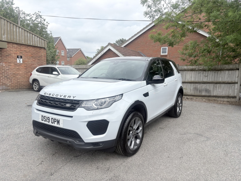 2019 Land Rover Discovery Sport 2.0 Td4 Landmark in White — image 1