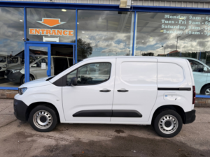 2023 Peugeot Partner 1.5 Bluehdi 1000 Professional Premium + Standard Panel Van 5dr Diesel Manual Swb Euro 6 100 Bhp in White — image 4