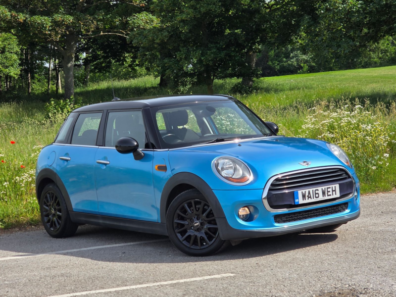 2016 MINI Hatch 1.5 Cooper D Euro 6 (s/s) 5dr in Blue — image 1