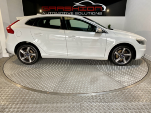 2017 Volvo V40 2.0 R-Design D3 in White — image 5
