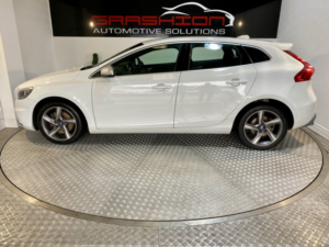 2017 Volvo V40 2.0 R-Design D3 in White — image 6