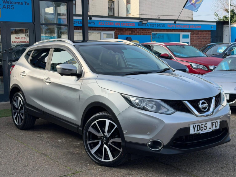 2015 Nissan Qashqai 1.5 Dci Tekna 2WD Euro 5 (s/s) 5dr in Silver — image 1