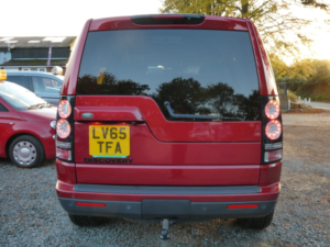 2015 Land Rover Discovery 4 3.0 Sd V6 Se Tech SUV 5dr Diesel Auto 4WD Euro 6 (s/s) (256 Bhp) in Red — image 4