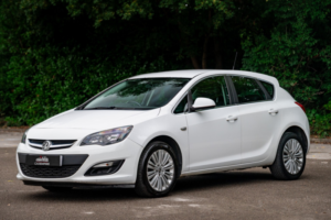 2015 Vauxhall Astra 1.6 16v Excite in White — image 5