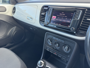 2016 Volkswagen Beetle 2.0 Tdi Bluemotion Tech Design in White — image 3