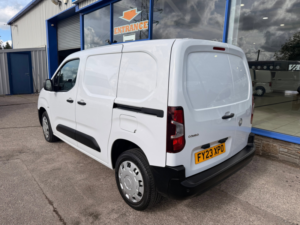 2023 Vauxhall Combo 1.5 Turbo D 2300 Pro Panel Van 5dr Diesel Manual L1 H1 Euro 6 100 Ps in White — image 5