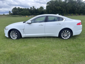 2015 Jaguar Xf 2.2d Premium Luxury in White — image 4