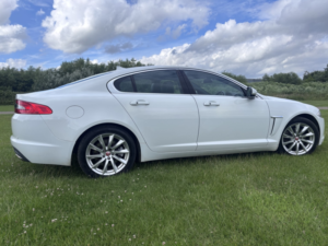 2015 Jaguar Xf 2.2d Premium Luxury in White — image 6