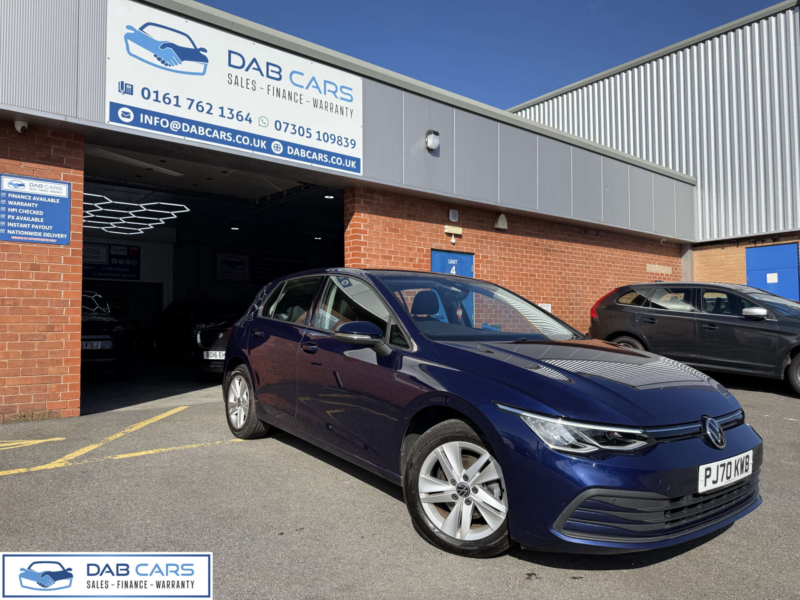 2020 Volkswagen Golf 1.5 Golf Life Etsi Semi-Auto 5dr in Blue — image 1