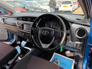 2013 Toyota Auris 1.6 V-Matic Sport Euro 5 5dr in Blue — image 3