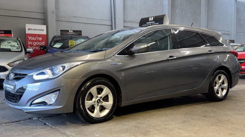 2014 Hyundai I40 1.7 Crdi Blue Drive Style Diesel Silver Estate 5dr 1 Owner+low Tax+satnav in Silver — image 1