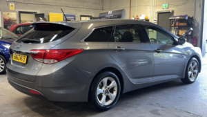 2014 Hyundai I40 1.7 Crdi Blue Drive Style Diesel Silver Estate 5dr 1 Owner+low Tax+satnav in Silver — image 6