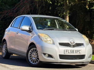 2009 Toyota Yaris 1.4 D-4d Sr Hatchback 5dr Diesel Manual (119 G/km, 88 Bhp) in Silver — image 5