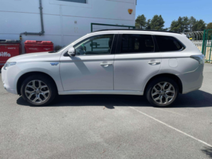 2014 Mitsubishi Outlander 2.0h 12kwh Gx4hs CVT 4WD Euro 5 (s/s) 5dr in White — image 3