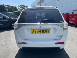 2014 Mitsubishi Outlander 2.0h 12kwh Gx4hs CVT 4WD Euro 5 (s/s) 5dr in White — image 5