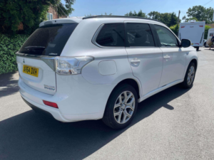 2014 Mitsubishi Outlander 2.0h 12kwh Gx4hs CVT 4WD Euro 5 (s/s) 5dr in White — image 6